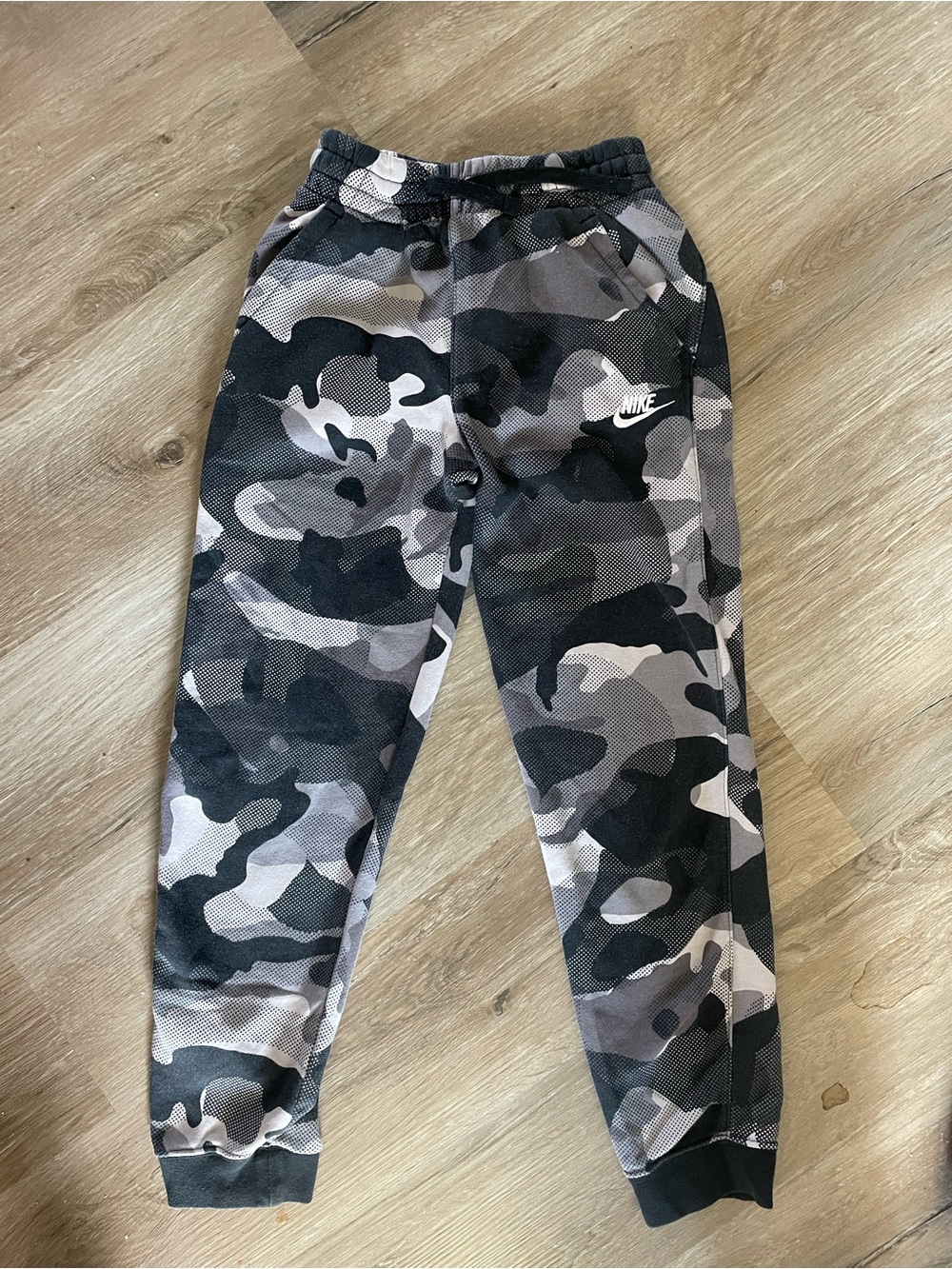 Nike Youth Size L Grey White Black Camouflage Drawstring Sweatpants with pockets